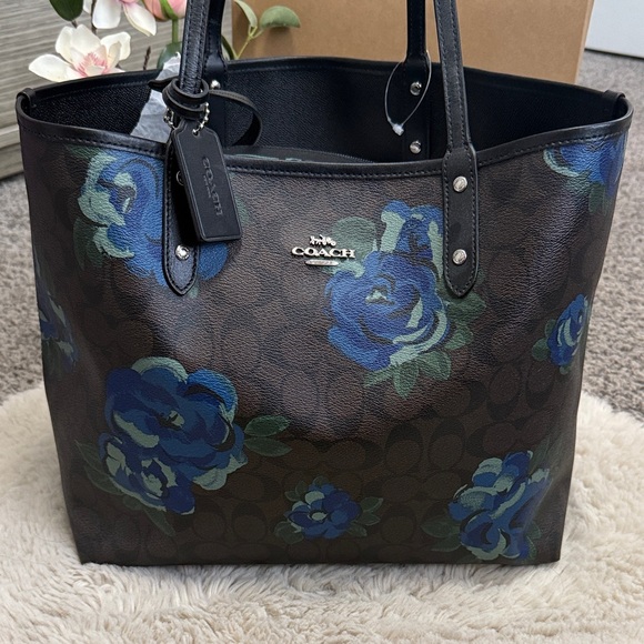✨Coach Reversible City Tote, Black Or With Blue Prairie Rose Floral Print✨ - Picture 3 of 16